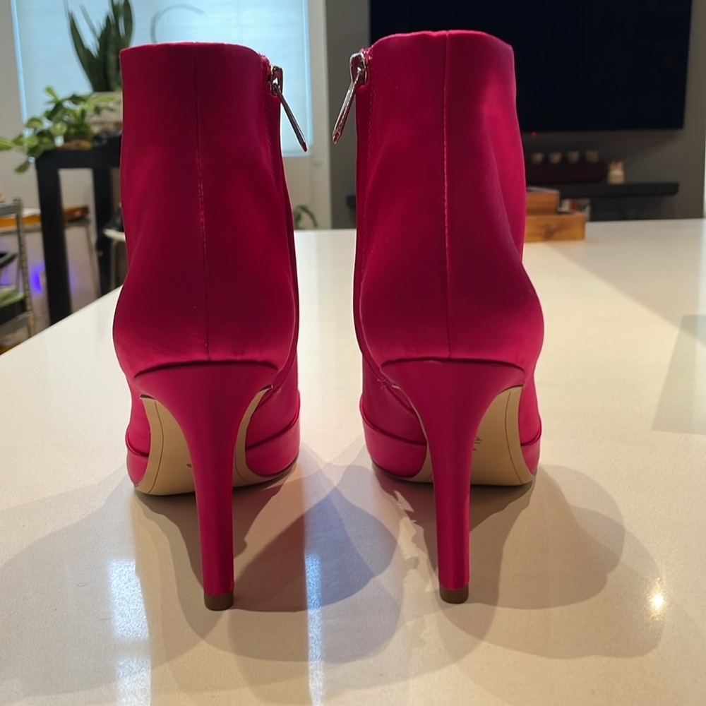 🆕 Sam Edelman Olette High Pointed Toe, Satin, Hot Pink Ankle Boots. Size 9.5M - Picture 6 of 10